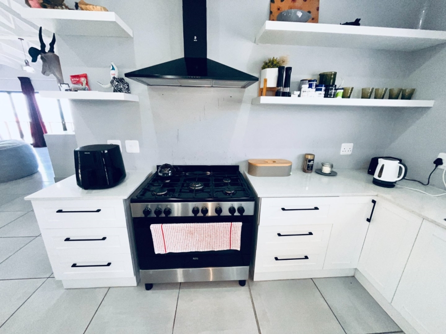 4 Bedroom Property for Sale in Wavecrest Eastern Cape